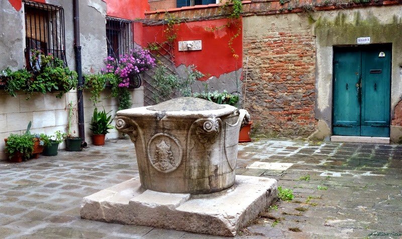 Corte del Volto Santo