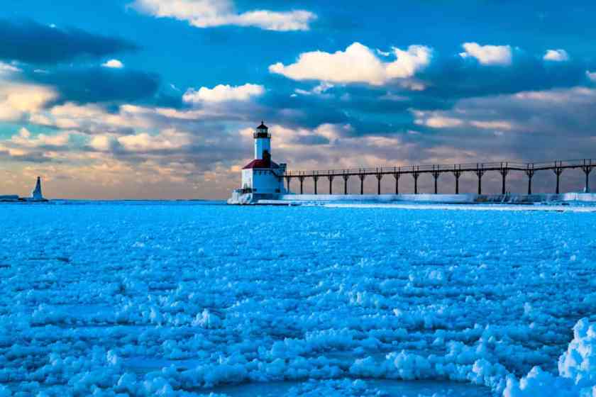 East Pierhead Lighthouse in winter