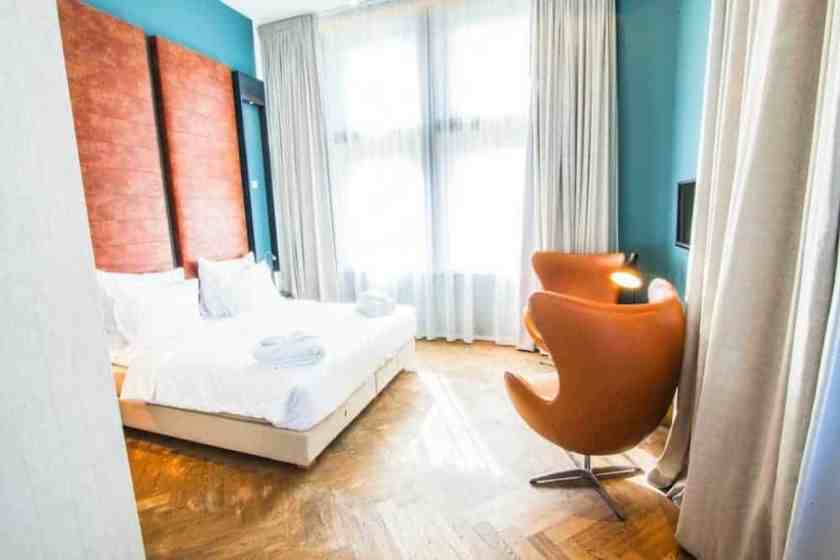 Hotel De Hallen Guest Room