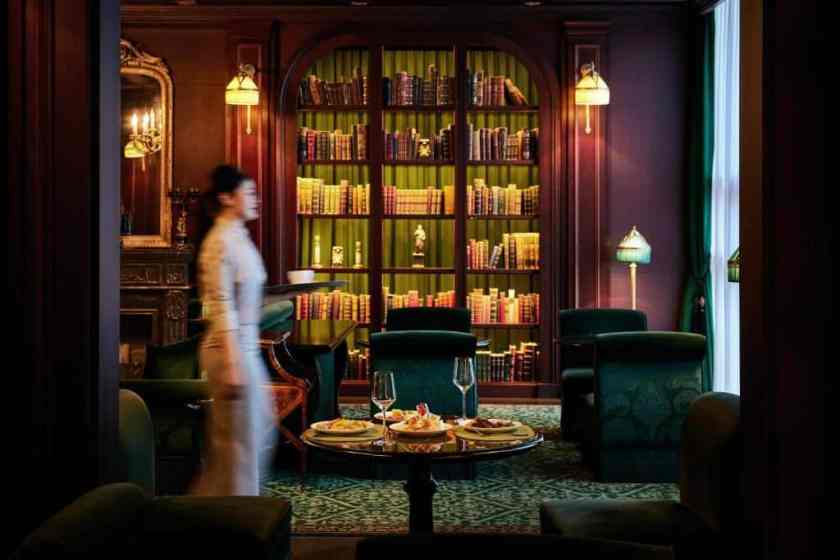 L’Escape Hotel Library