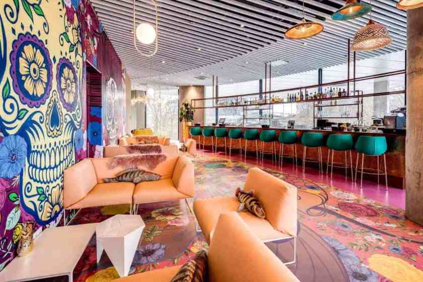 nHow Hotel Bar